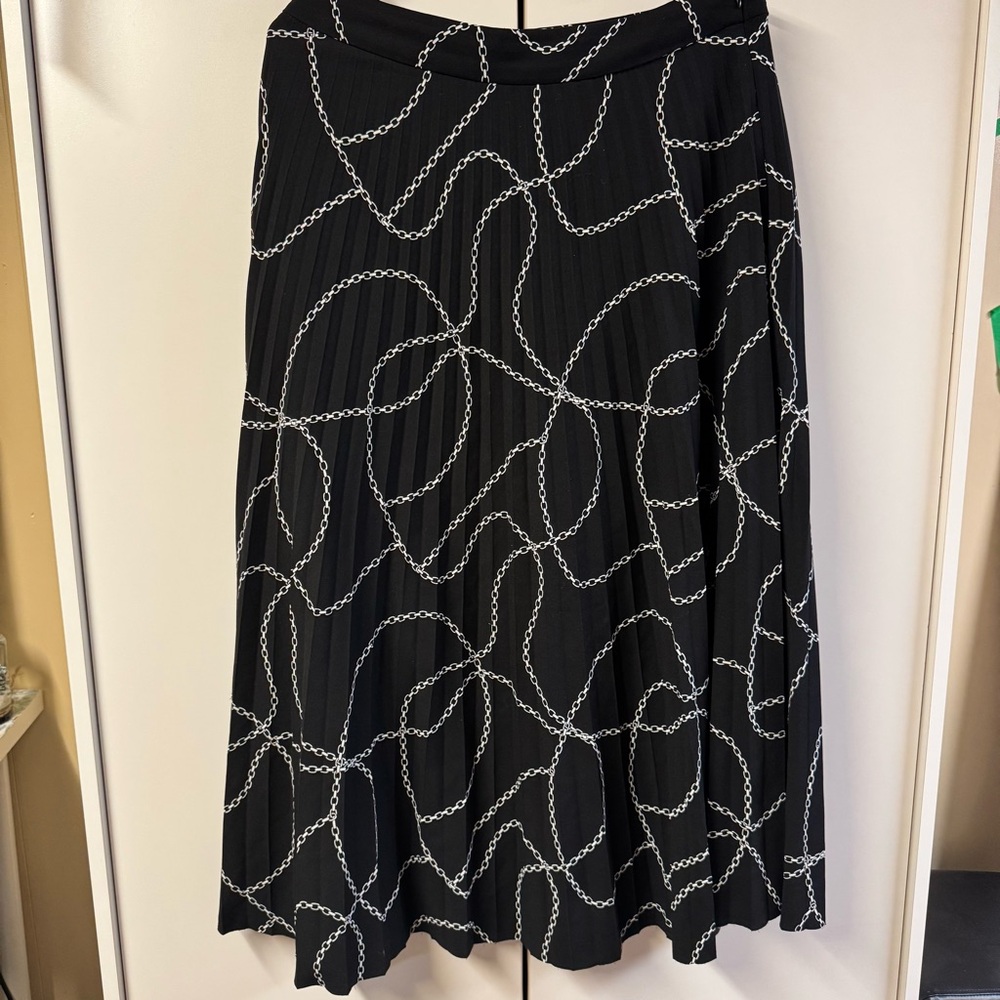 Corelle Black Skirt with White Chain Pattern